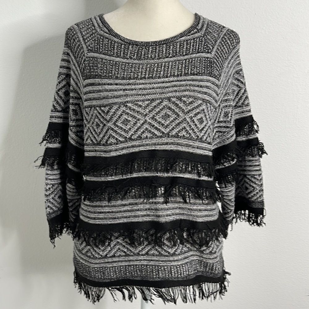 Gallarda Galante fringe geometric elbow length sweater.  Size F.  Size M.